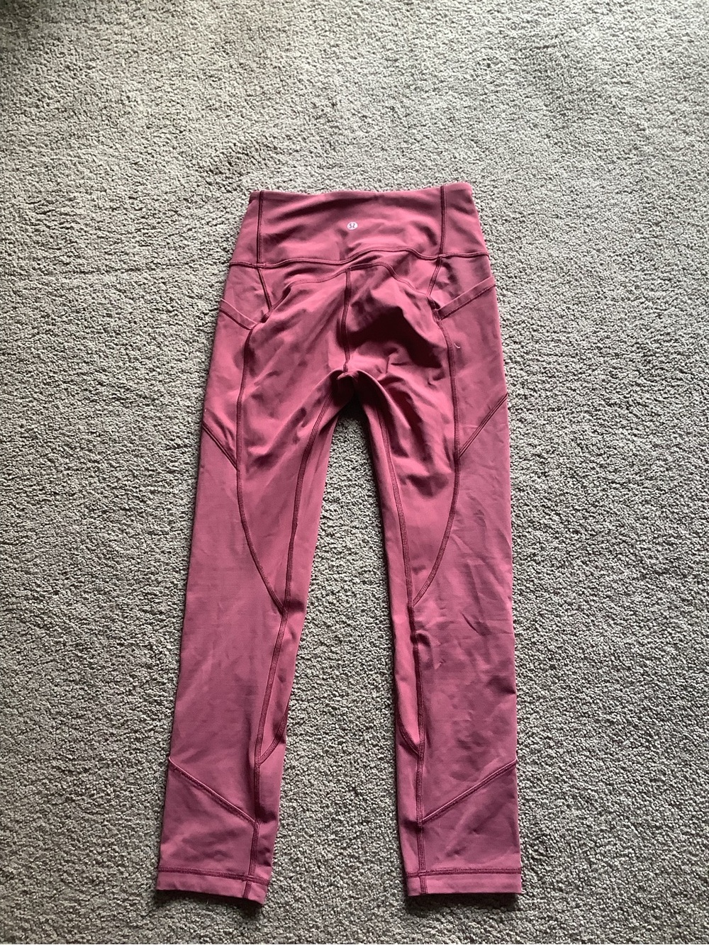 Lululemon cropped leggings in Mauve, size 4. EUC - Picture 2 of 3